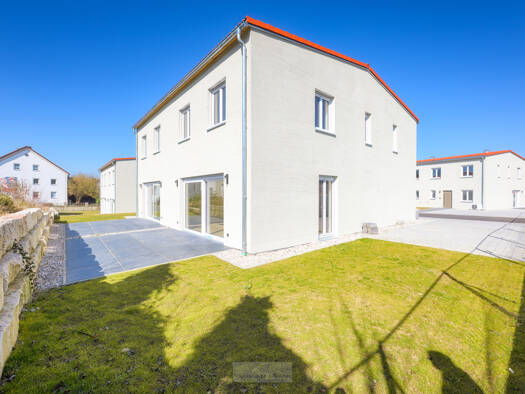 Doppelhaushälfte zum Kauf - Erstbezug provisionsfrei 589.000 € 4 Zimmer 134,6 m² 345 m² Grundstück Petzkofen Aufhausen 93089