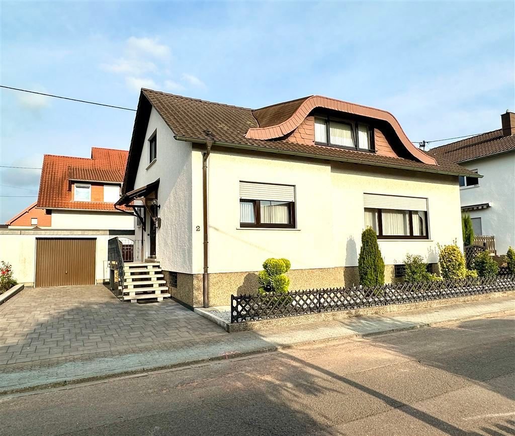 Einfamilienhaus zum Kauf 275.000 € 4 Zimmer 141,8 m²<br/>Wohnfläche 387 m²<br/>Grundstück ab sofort<br/>Verfügbarkeit Ensdorf , Saar 66806