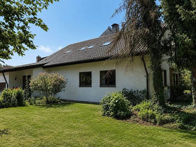 Einfamilienhaus zum Kauf 650.000 € 8,5 Zimmer 282,2 m² 856 m² Grundstück Stadtgebiet Göppingen 73035