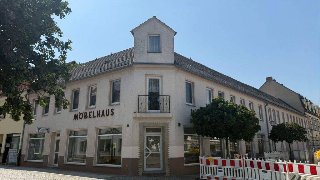 Mehrfamilienhaus zum Kauf 377.500 € 20 Zimmer 465 m² 588 m² Grundstück Elsterwerda 04910