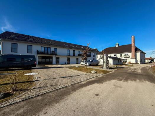 Lagerhalle zur Miete 2.670 € 254 m² Lagerfläche teilbar ab 105 m² Hergolding 85599