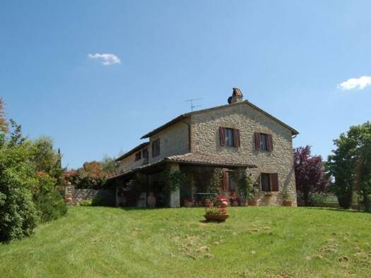 Bauernhaus zum Kauf 1.100.000 € 335 m² 10.000 m² Grundstück Todi