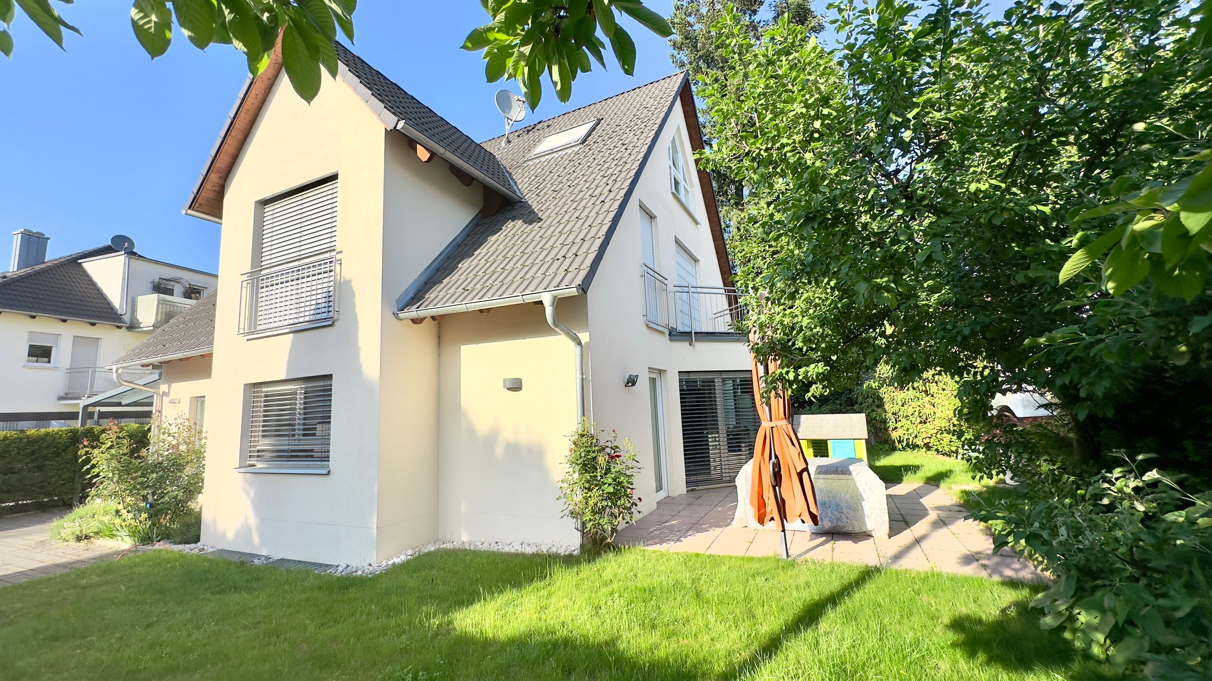 Einfamilienhaus zum Kauf 1.390.000 € 6 Zimmer 160 m²<br/>Wohnfläche 411 m²<br/>Grundstück 01.11.2024<br/>Verfügbarkeit Thon Nürnberg 90425