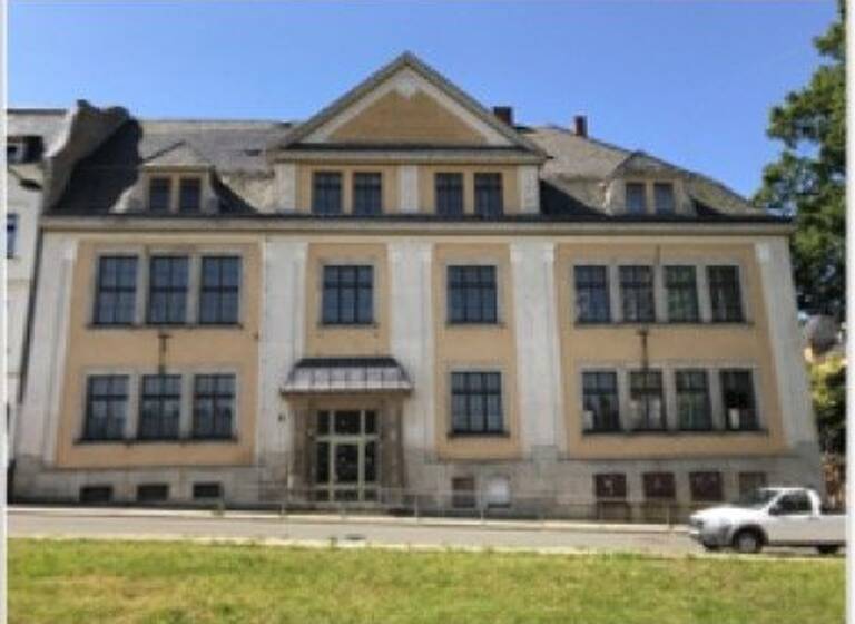 Mehrfamilienhaus zum Kauf als Kapitalanlage geeignet 219.000 € 15 Zimmer 980 m²<br/>Wohnfläche 1.080 m²<br/>Grundstück Ferdinand-Lassalle-Straße 29 Falkenstein Falkenstein 08223