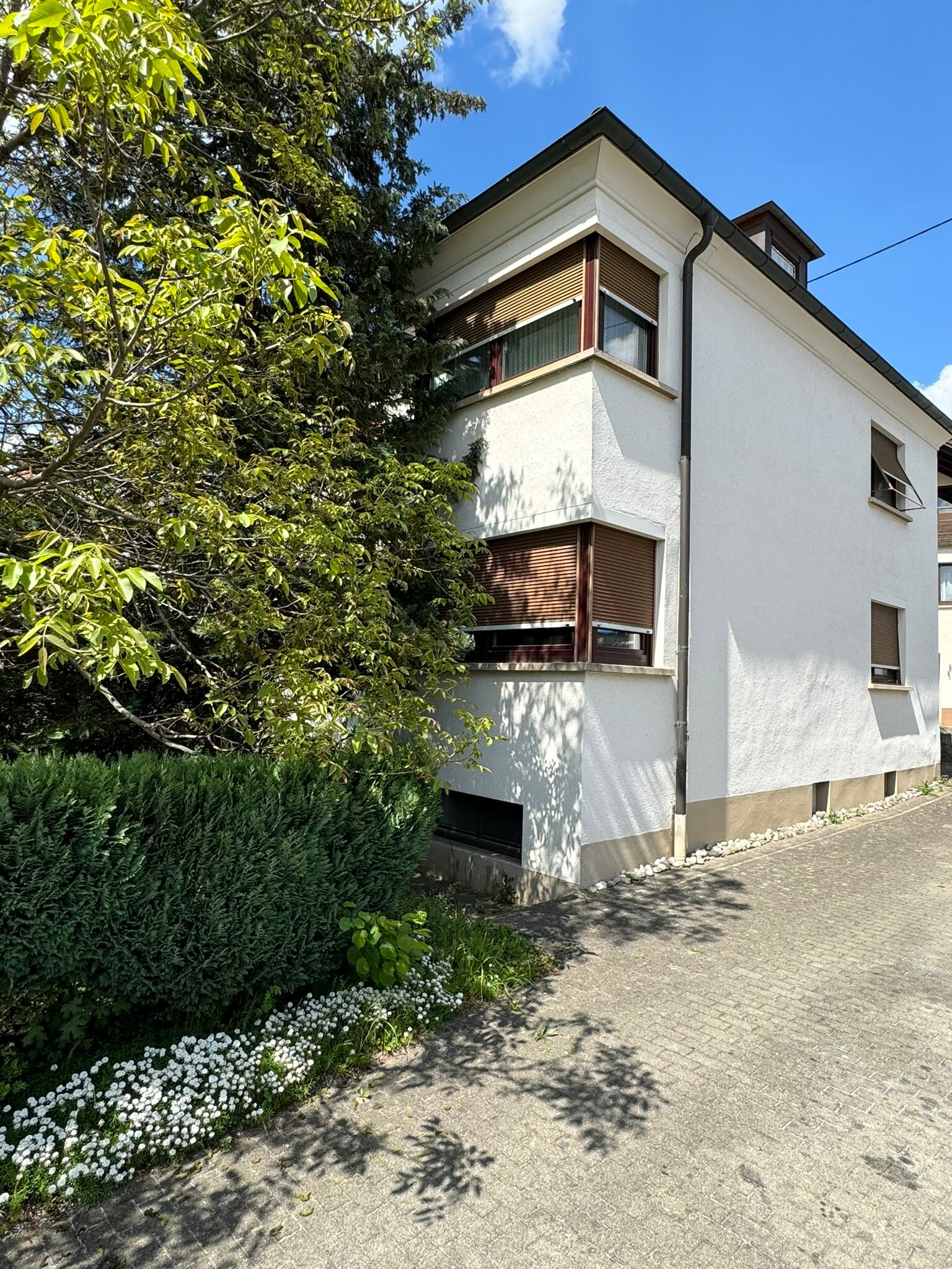 Mehrfamilienhaus zum Kauf 349.000 € 7 Zimmer 145 m²<br/>Wohnfläche 440 m²<br/>Grundstück ab sofort<br/>Verfügbarkeit Tuttlingen Tuttlingen 78532