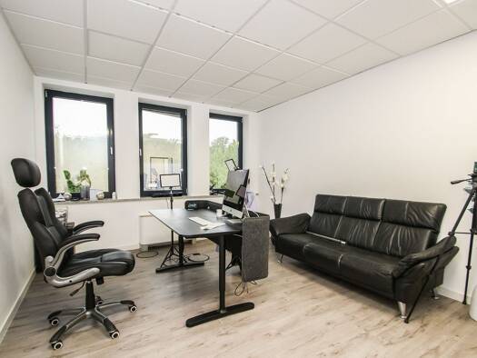Bürofläche zur Miete 8,90 € 6 Zimmer 175 m² Bürofläche Lintorf Ratingen 40885