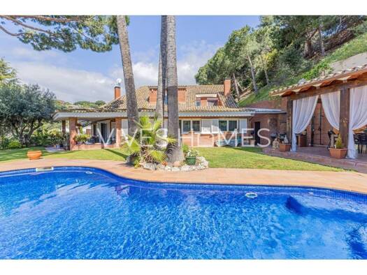 Chalet zum Kauf 1.200.000 € 5 Zimmer 348 m² 1.081 m² Grundstück Sant Vicenç de Montalt 08394