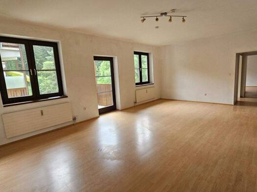 Wohnung zur Miete 415 € 3 Zimmer 93,4 m² 2. Geschoss Rein 8103