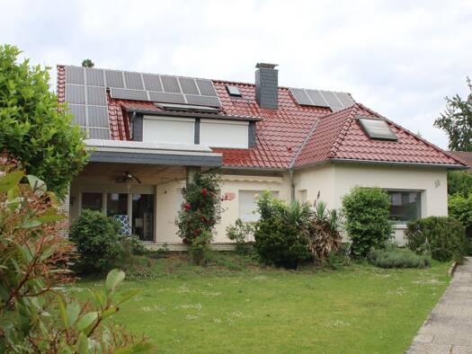 Einfamilienhaus zur Miete 3.200 € 7 Zimmer 200 m² 662 m² Grundstück frei ab 01.09.2026 Hofheim Hofheim am Taunus 65719