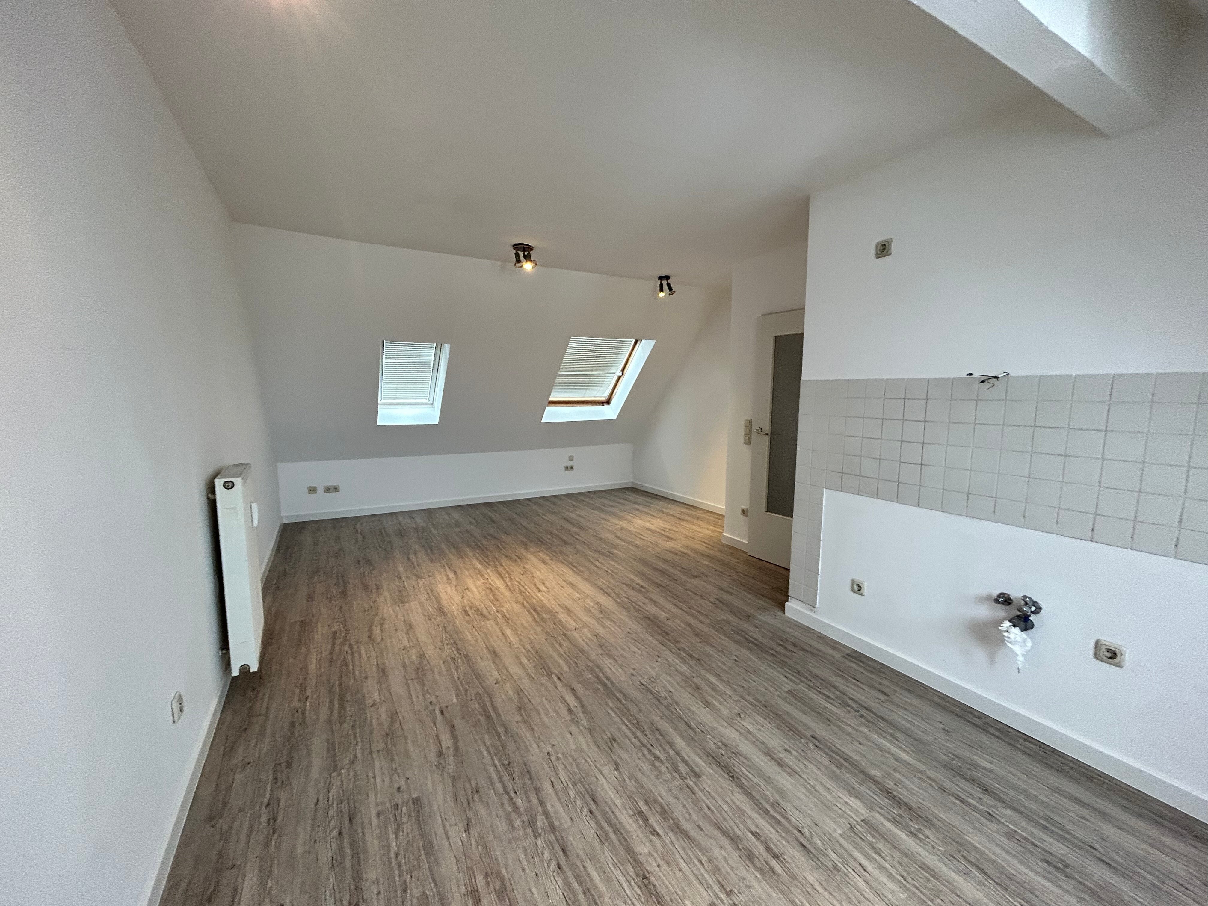 Wohnung zur Miete 210 € 1 Zimmer 42 m²<br/>Wohnfläche 5.<br/>Geschoss ab sofort<br/>Verfügbarkeit Hainstraße 105 Sonnenberg 211 Chemnitz 09130