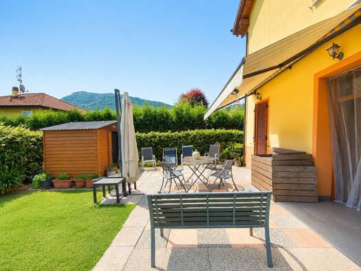 Reihenhaus zum Kauf 370.000 € 3 Zimmer 121 m² 400 m² Grundstück frei ab sofort Via al Parco Giochi Lago 28804