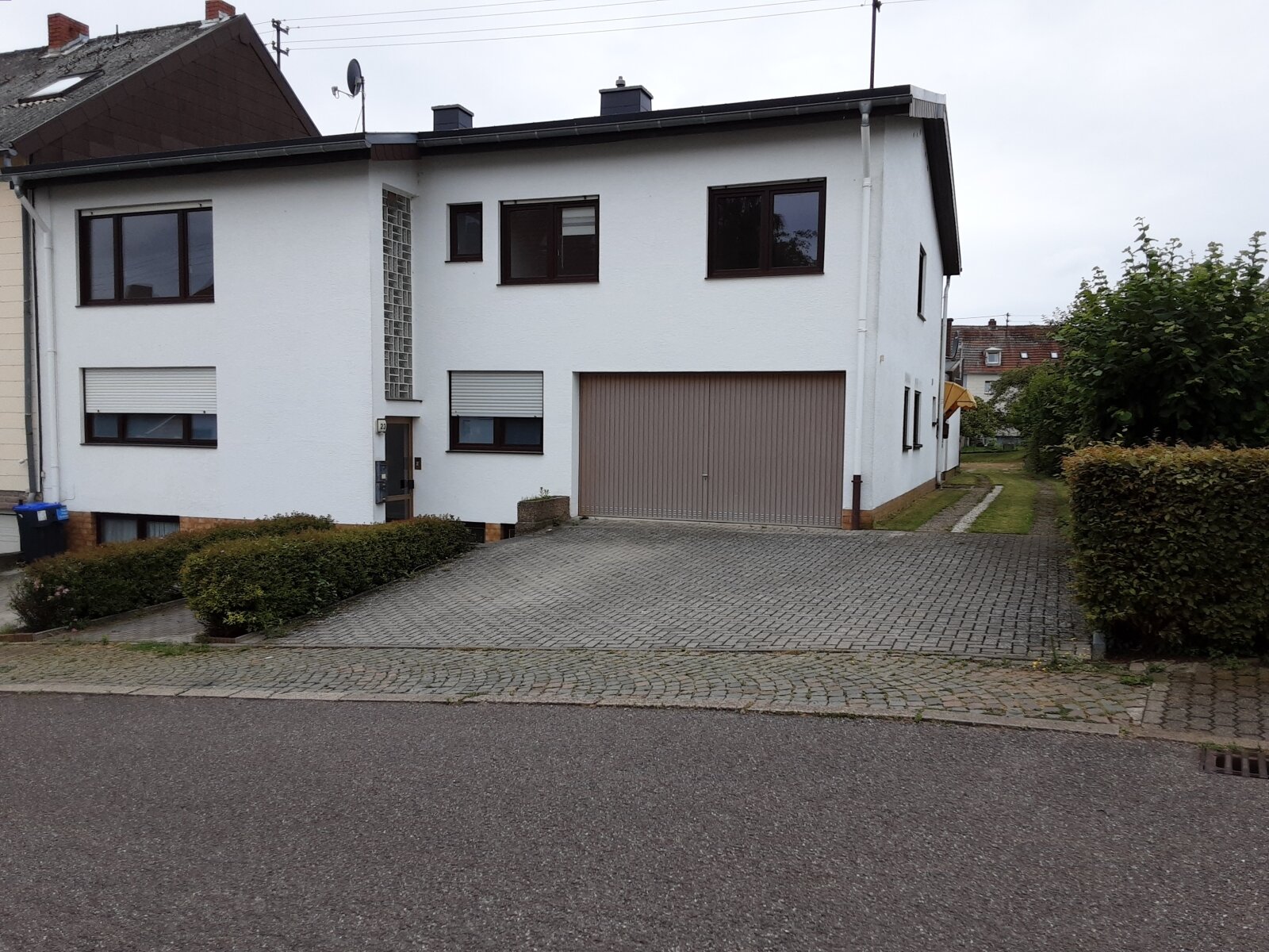 Haus zum Kauf 498.000 € 9 Zimmer 279 m²<br/>Wohnfläche 1.146 m²<br/>Grundstück Bischmisheim Saarbrücken 66132