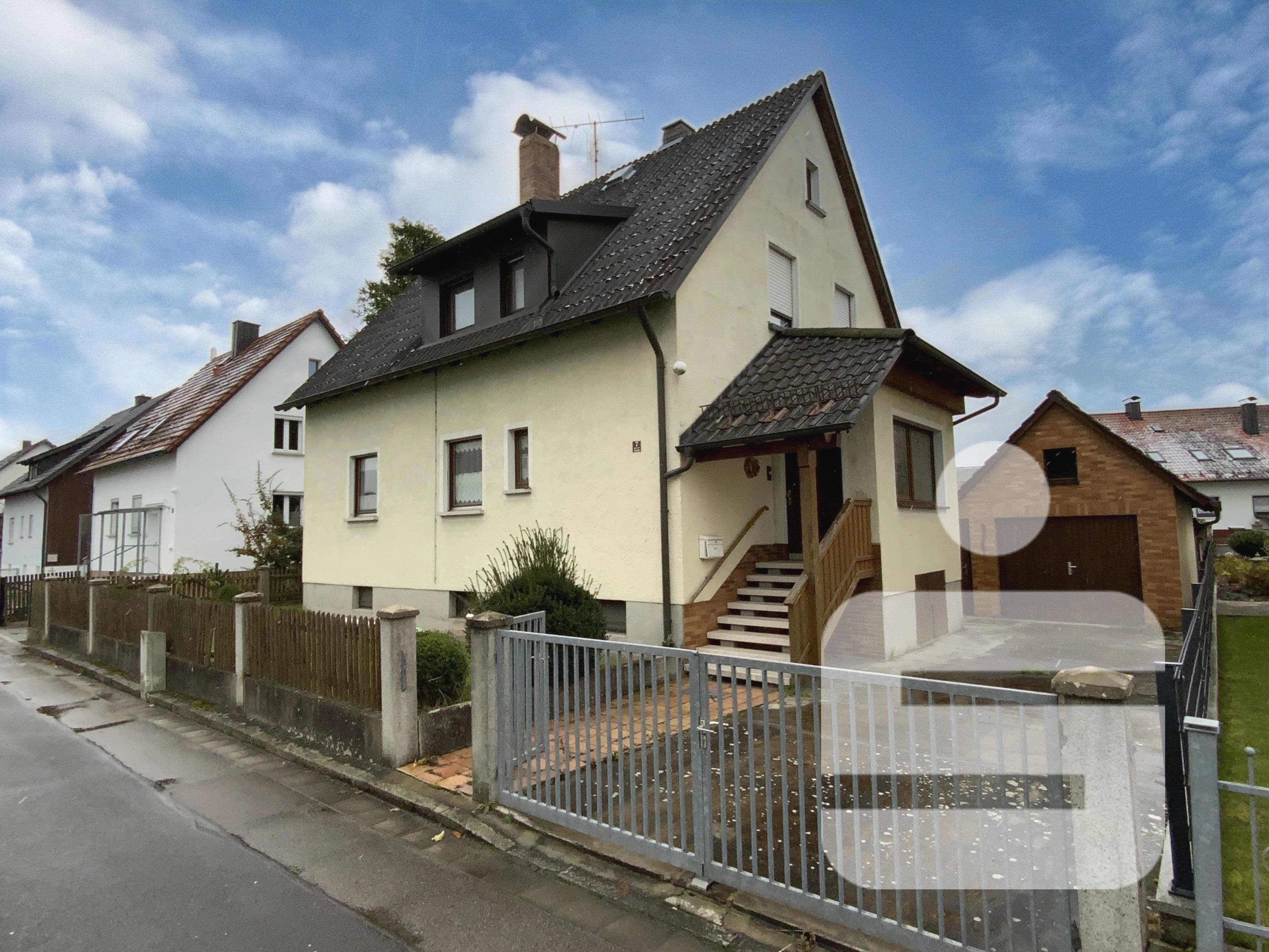 Mehrfamilienhaus zum Kauf 298.000 € 7 Zimmer 164 m²<br/>Wohnfläche 781 m²<br/>Grundstück Schwarzenfeld Schwarzenfeld 92521