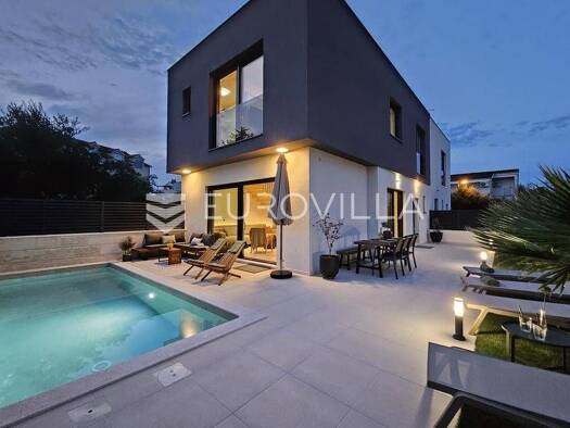 Haus zur Miete 3.500 € 3 Zimmer 150 m² Srima V Vodice