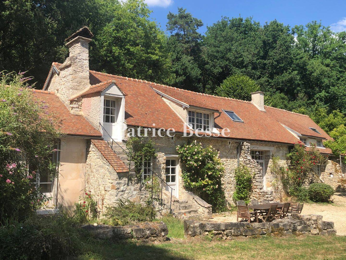 Immobilie in Bruckberg - A former coaching inn on the banks of the River Essonne, on a plot of over 1 hectare, 40 km from Paris - ref 405101 - Bild 0