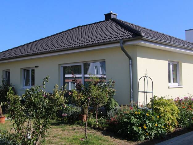 Bungalow zum Kauf provisionsfrei 385.000 € 4 Zimmer 122 m² 1.107 m² Grundstück Nicolaistraße 1b Calbe Calbe (Saale) 39240