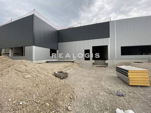 Halle/Industriefläche zur Miete - Erstbezug 9.500 m² Lagerfläche teilbar ab 9.500 m² Crossen Zwickau 08058