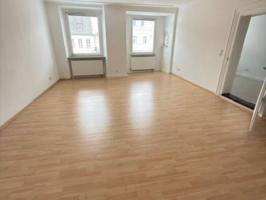 Wohnung zur Miete 1.000 € 2,5 Zimmer 120 m² Geschoss 2/3 frei ab sofort Straubing Straubing 94315