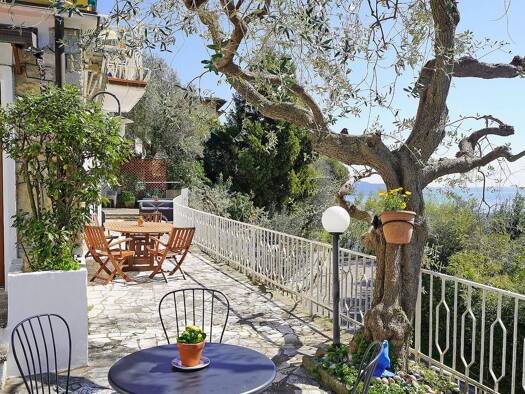 Villa zum Kauf 980.000 € 9 Zimmer 219 m² 420 m² Grundstück frei ab sofort Gardone Riviera 25083
