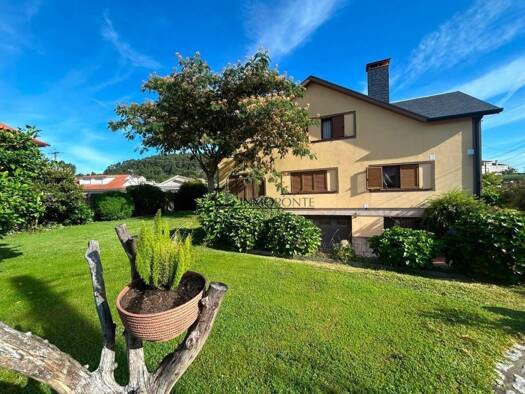 Villa zum Kauf 500.000 € 5 Zimmer 507 m² 947 m² Grundstück Marín 36915