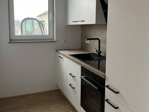 Wohnung zur Miete 555 € 2 Zimmer 42,9 m² Arnsdorf 01477