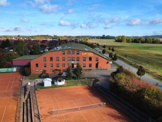 Gewerbeobjekt zum Kauf 11 Zimmer 3.924 m² 10.240 m² Grundstück Am Stall 1 Pinnow 19065