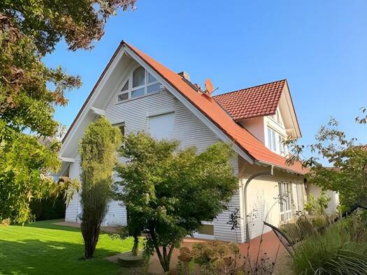 Einfamilienhaus zum Kauf 695.000 € 6 Zimmer 220 m² 740 m² Grundstück frei ab sofort Wittenberger Straße 15 Neustadt Neustadt am Rübenberge 31535