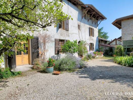 Haus zum Kauf 850.000 € 274 m² 2.147 m² Grundstück Sainte-Marie-d'Alloix 38660