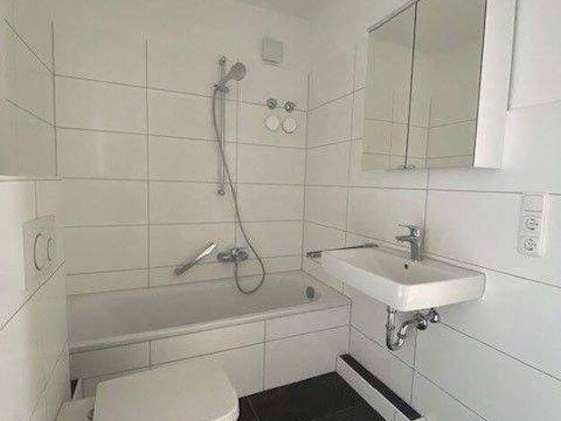 Wohnung zur Miete 569 € 3 Zimmer 75,8 m² 7. Geschoss frei ab 01.03.2026 Schlehenstraße 1 Kernstadt Lippstadt 59557