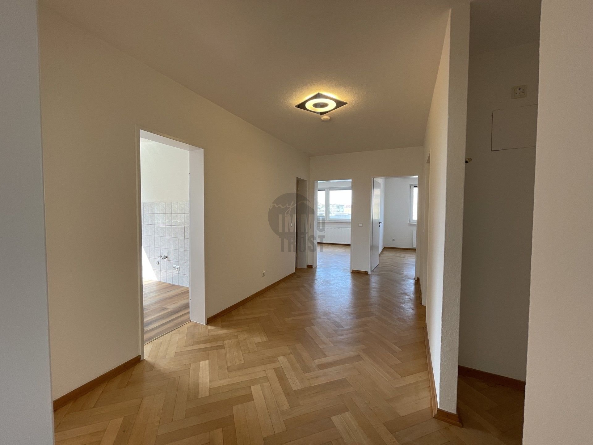 Wohnung zur Miete 1.110 € 4 Zimmer 106 m²<br/>Wohnfläche 3.<br/>Geschoss 01.01.2025<br/>Verfügbarkeit Wettbergen Hannover 30457