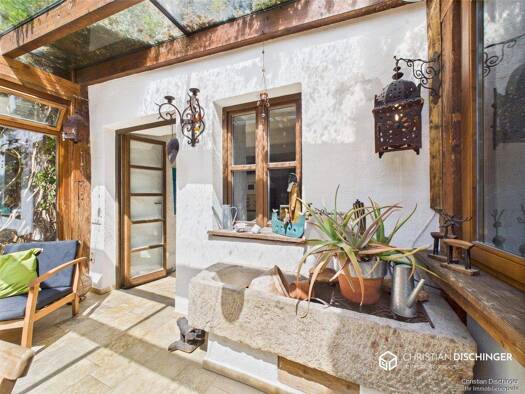 Mehrfamilienhaus zum Kauf als Kapitalanlage geeignet 1.300.000 € 13 Zimmer 432,2 m² 621 m² Grundstück teilbar ab 432,2 m² Pentling Pentling / Matting 93080