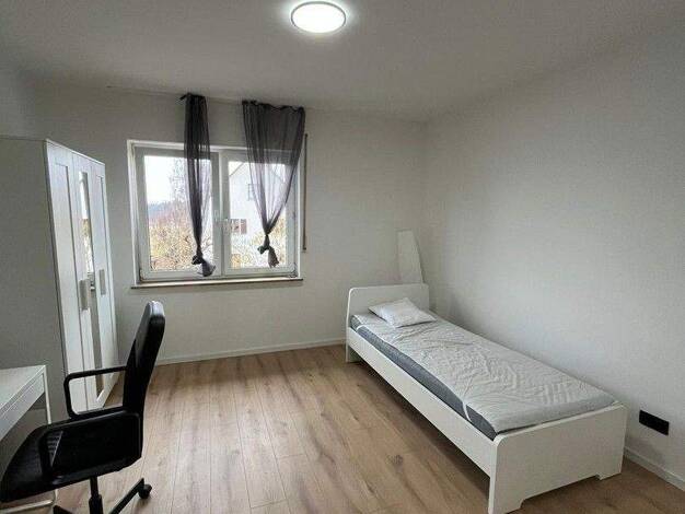 Wohnung zur Miete 390 € 4 Zimmer 15 m² 2. Geschoss frei ab sofort Sieglitzhof Erlangen 91054