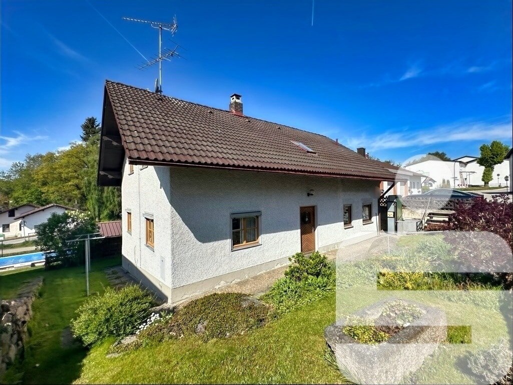 Einfamilienhaus zum Kauf 199.000 € 6 Zimmer 143 m²<br/>Wohnfläche 459 m²<br/>Grundstück ab sofort<br/>Verfügbarkeit Tittling Tittling 94104