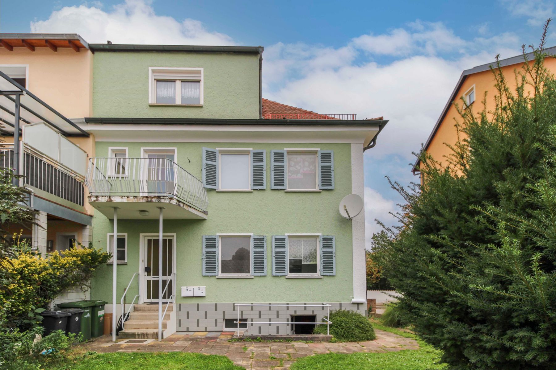 Mehrfamilienhaus zum Kauf als Kapitalanlage geeignet 295.000 € 6 Zimmer 140 m²<br/>Wohnfläche 340 m²<br/>Grundstück Kernstadt Schwandorf Schwandorf 92421