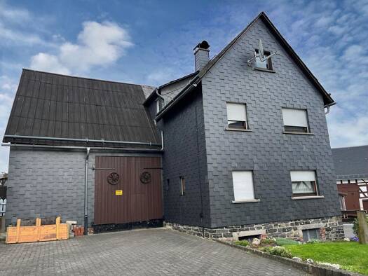 Einfamilienhaus zum Kauf 165.000 € 5 Zimmer 130 m² 551 m² Grundstück Rennerod Rennerod 56477