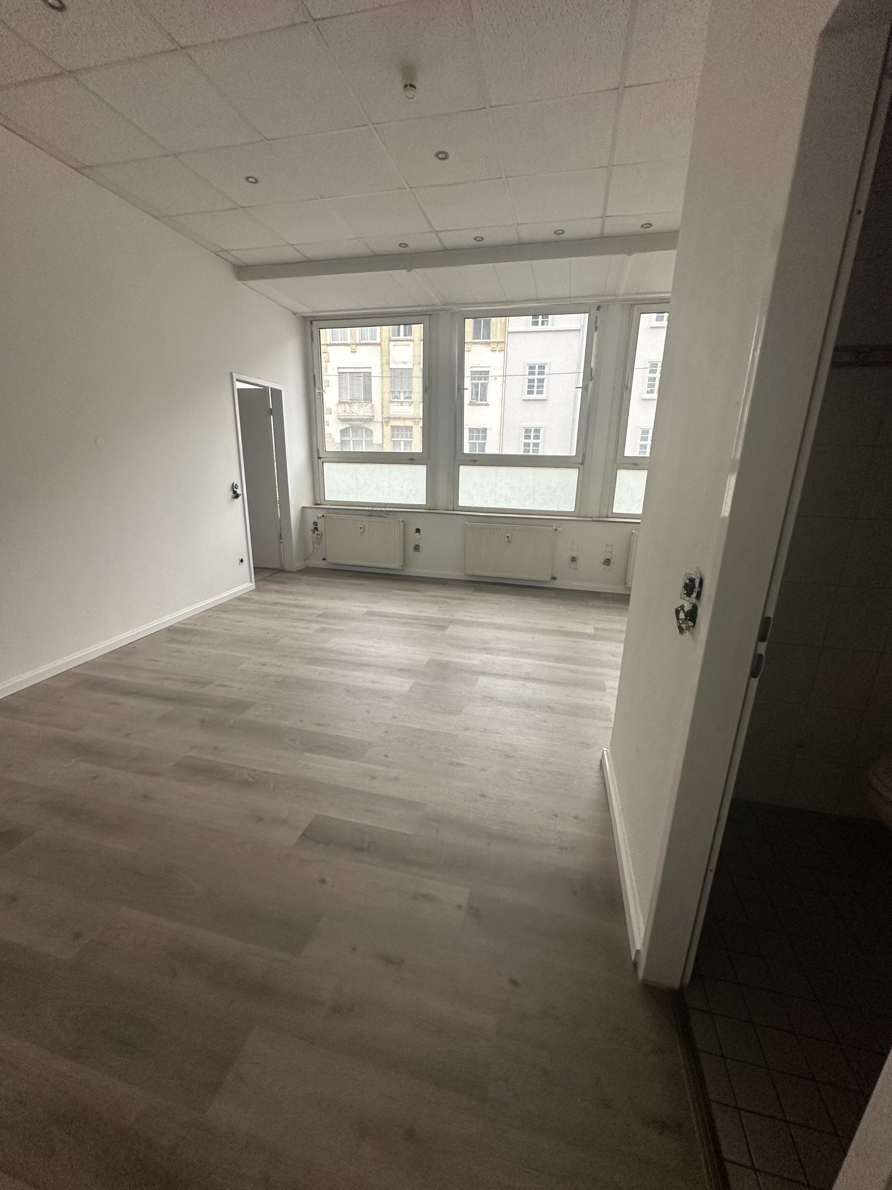 Apartment zur Miete 675 € 1 Zimmer 42,4 m²<br/>Wohnfläche 1.<br/>Geschoss Herforder Straße 5-7 Güterbahnhof - Ost Bielefeld 33602