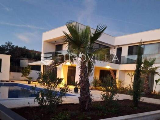 Haus zum Kauf 1.600.000 € 4 Zimmer 236 m² Rogac Split 21000