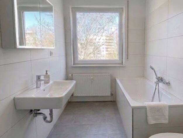 Wohnung zur Miete 1.350 € 4 Zimmer 98 m² 3. Geschoss Gartenstraße 19 Langweid Langweid am Lech 86462