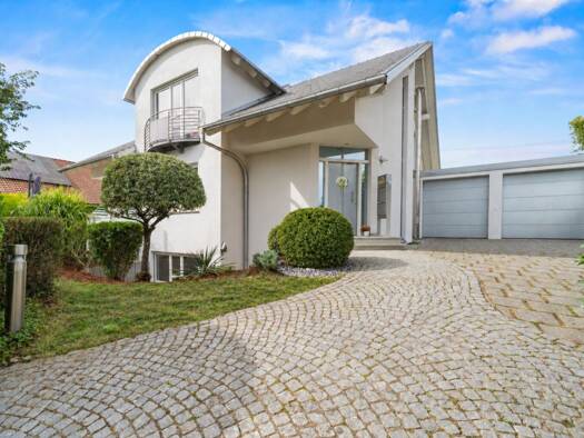 Einfamilienhaus zum Kauf provisionsfrei 1.290.000 € 11 Zimmer 290 m² 614 m² Grundstück Hilzingen Hilzingen 78247