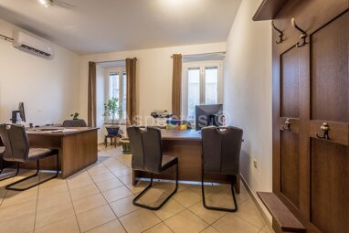 Büro-/Praxisfläche zum Kauf 130.000 € 2 Zimmer Pula center