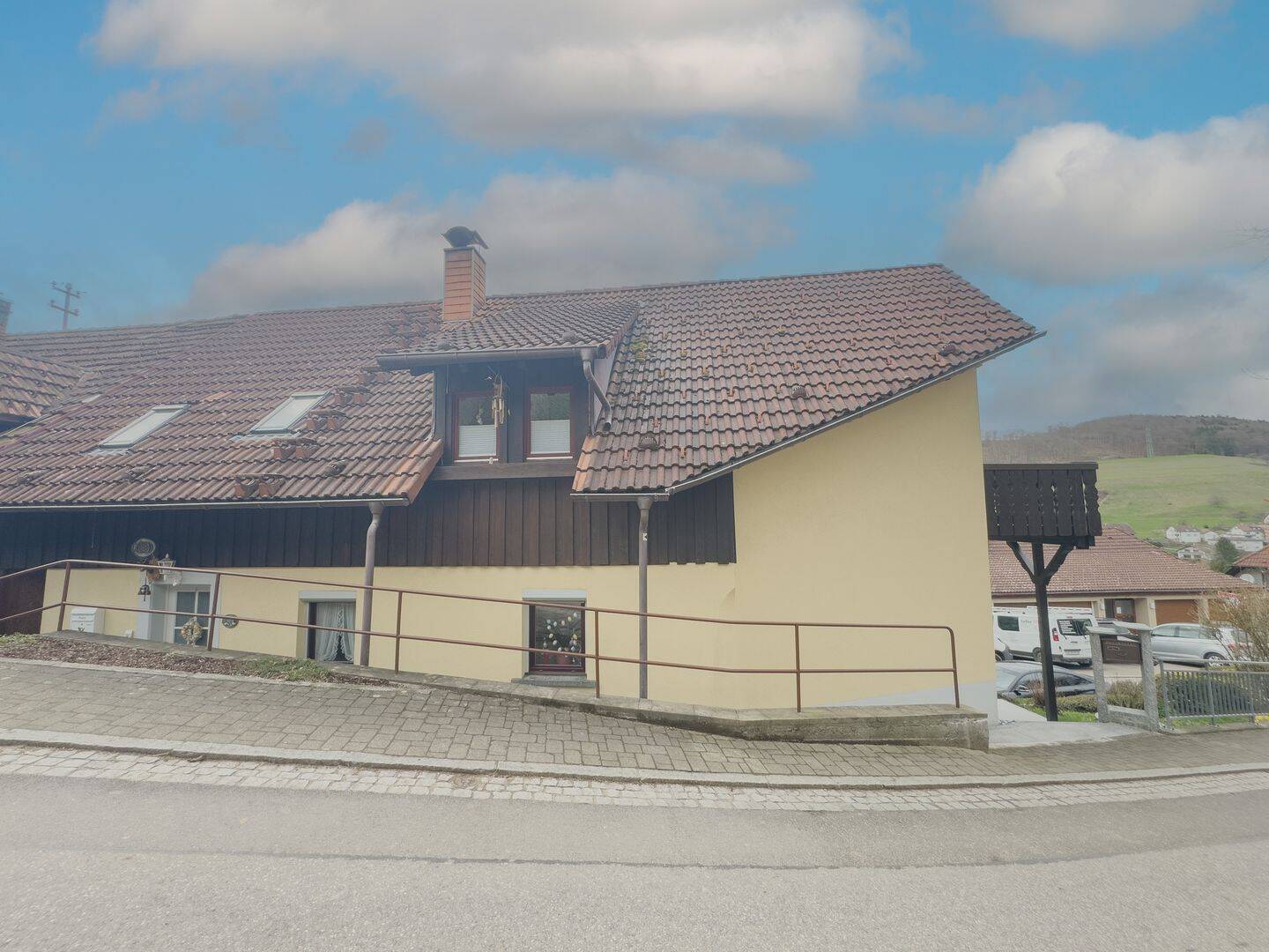 Immobilie in Eschbach - Ein Zuhause für Generationen - stilvoll modernisiertes Familienhaus in naturnaher Lage mit Weitblick - Bild 1