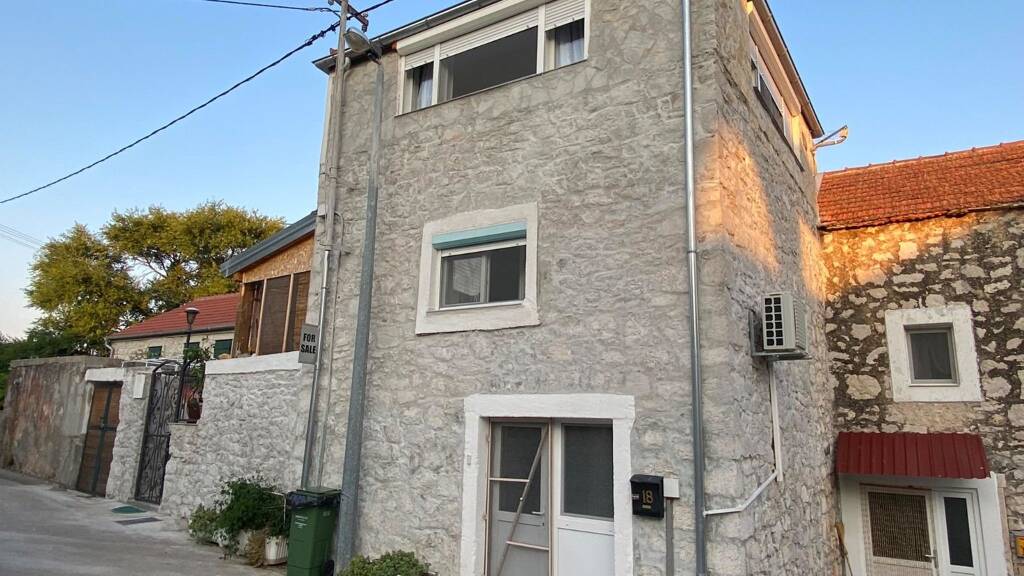 Haus zum Kauf 250.000 € 2 Zimmer 120 m² Raslina