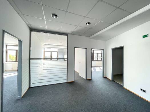 Büro zur Miete 2.800 € 5 Zimmer 200 m² Bürofläche Rum 6063