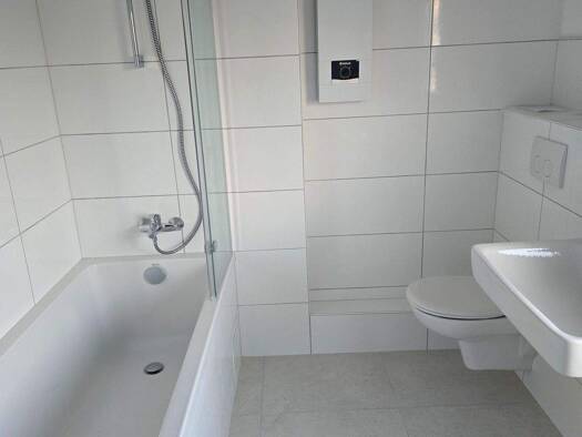 Wohnung zur Miete 750 € 3 Zimmer 94 m² 2. Geschoss Langerfelder Straße 108 Langerfeld Langerfeld-Mitte 42389