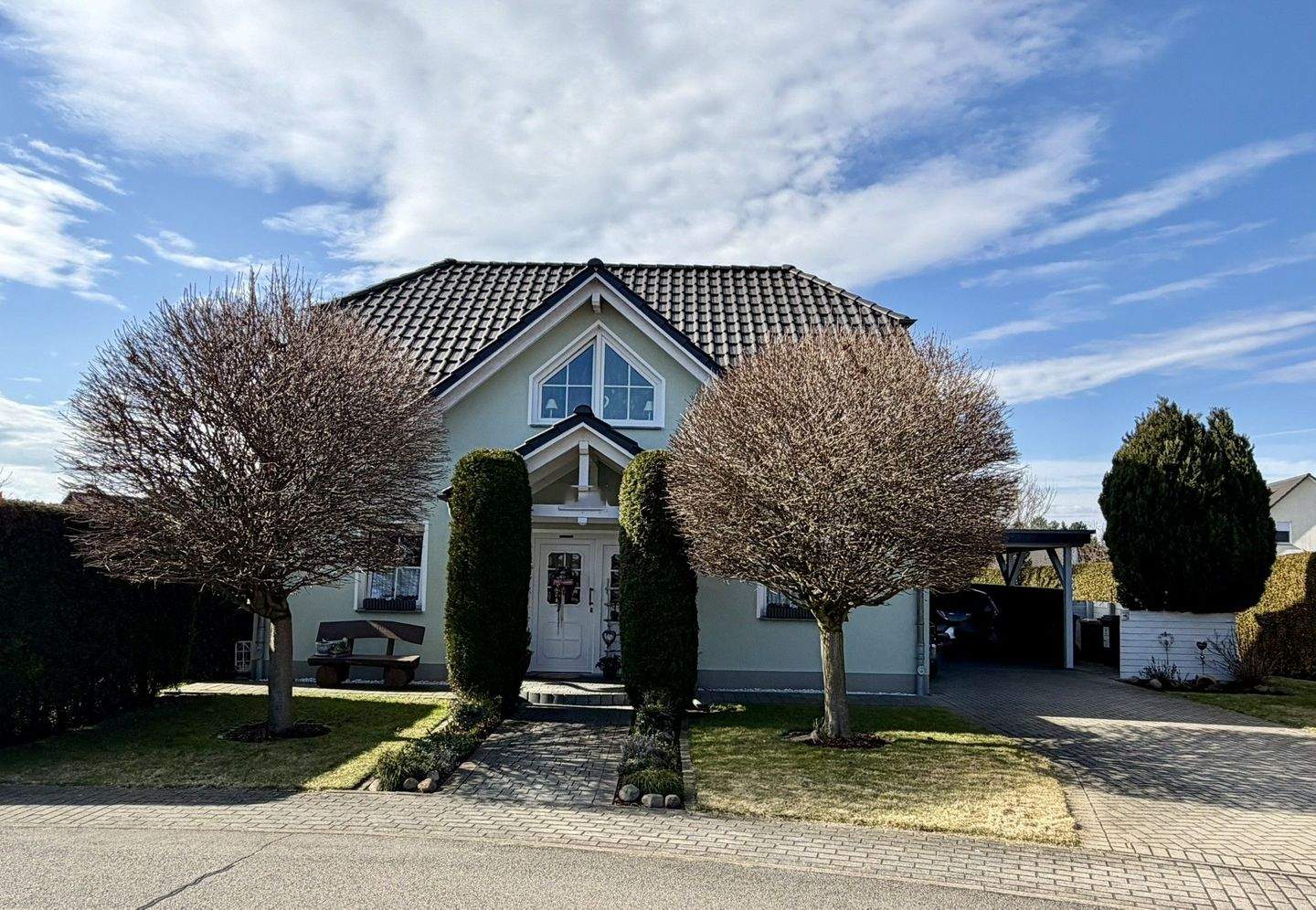 Immobilie in Jessen (Elster) - Familienfreundliches Haus mit 2 großzügigen Terrassen, wunderschönem Garten in beliebter Lage von Jessen (Elster) - Bild 0