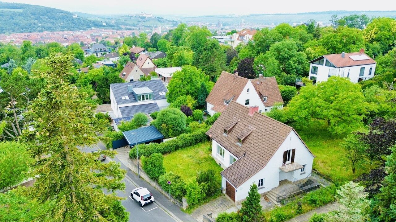 Einfamilienhaus zum Kauf 885.000 € 6 Zimmer 100 m²<br/>Wohnfläche 956 m²<br/>Grundstück ab sofort<br/>Verfügbarkeit Frauenland Würzburg 97074