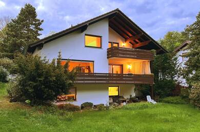 Villa zum Kauf 439.000 € 7,5 Zimmer 176,5 m² 859 m² Grundstück Innenstadt Coburg 96450