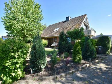 Wohn- und Geschäftshaus zum Kauf als Kapitalanlage geeignet 595.000 € 9 Zimmer 181 m² 2.851 m² Grundstück Bad Schwartau 23611