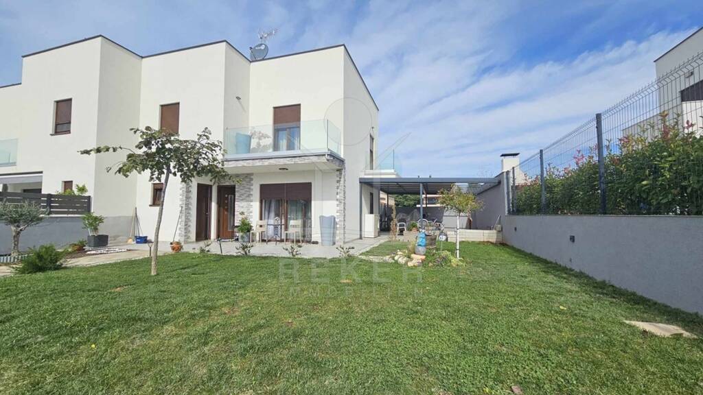 Reihenmittelhaus zum Kauf 350.000 € 4 Zimmer 94 m² 300 m² Grundstück Kastelir 52440