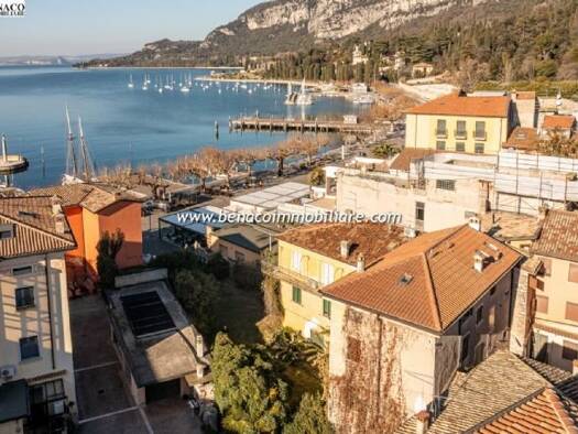 Mehrfamilienhaus zum Kauf 2.000.000 € 7 Zimmer 477 m² 350 m² Grundstück frei ab sofort via lungolago Regina Adelaide Garda 37016